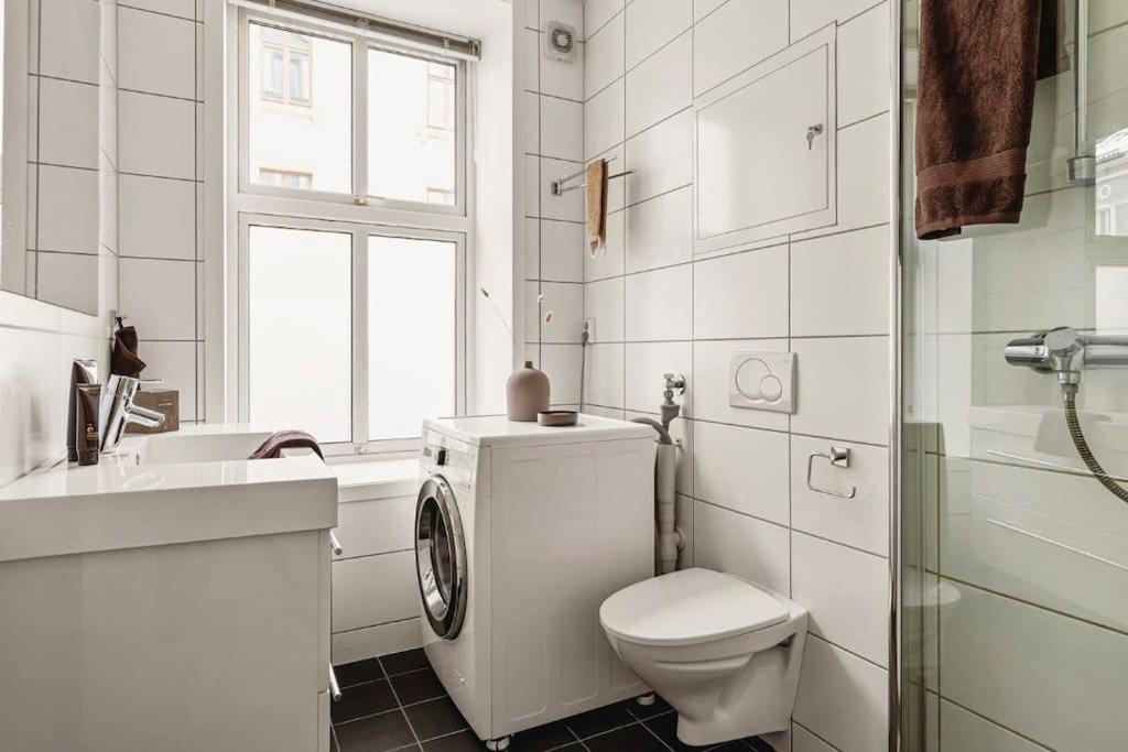 Centrally Located - Beautiful & Bright Lägenhet *